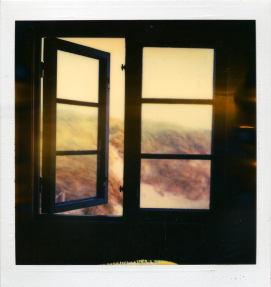 When the Wind Dances in the Abandoned Rooms / Kun tuuli tanssii hylätyissä huoneissa, 2024, 8cm x 8cm